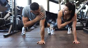 Toning Bingo Wings: Your Ultimate Guide to Sculpting Sleek Arms at the Gym 3 Fitness trainer demonstrating arm toning exercises Felixstowe